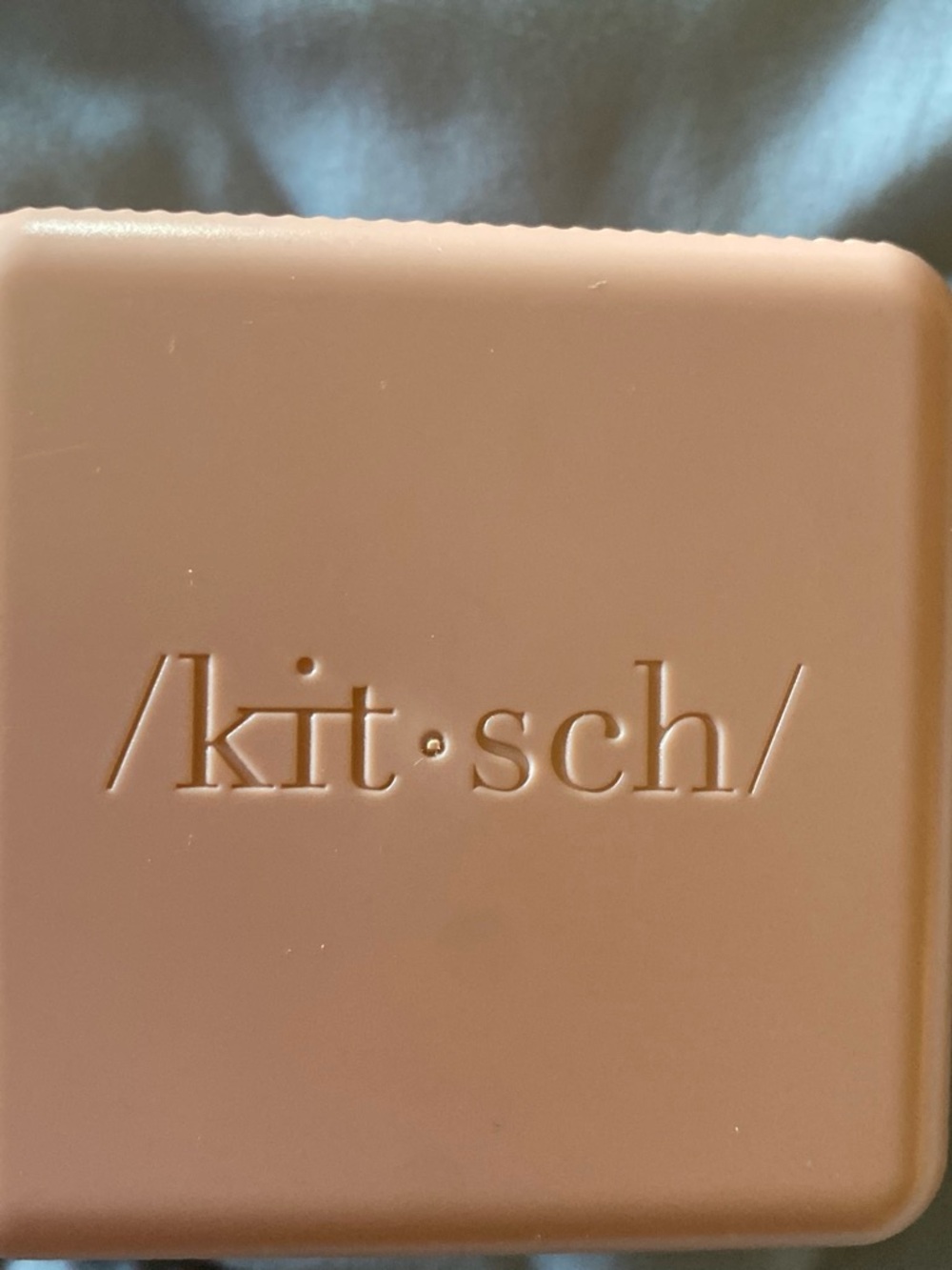 Kitsch bar shampoo travel case in Blush